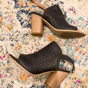 Black chunky heel sandal